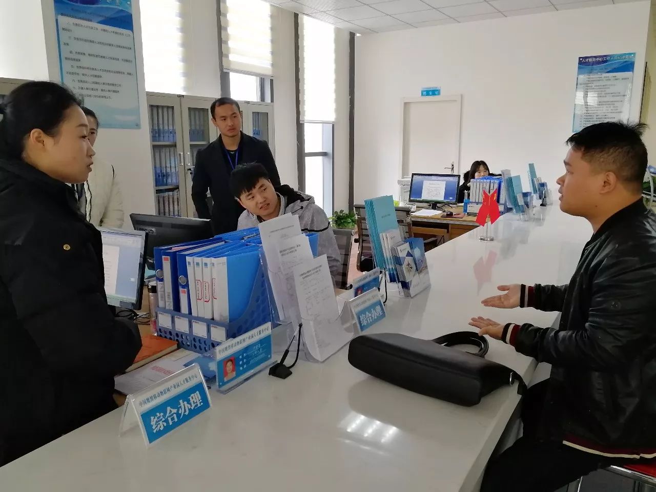 科技賦能創(chuàng)新——江西省委組織部副部長徐忠一行考察鷹潭頤高移動物聯(lián)網(wǎng)創(chuàng)業(yè)園科技中介服務(wù)